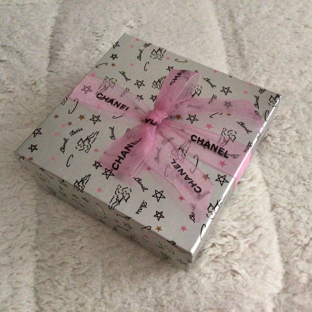 Vintage Chanel Paris Empty Gift Box with Signature Ribbon - Angels and Planets - Picture 5 of 13